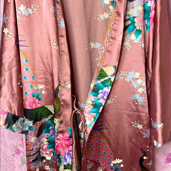 Luxurious Floral Satin Robe - Picture 5 of 11